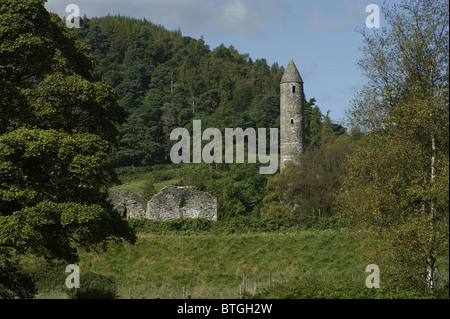 Irish round tower, glendalough, County Wicklow, Irlanda Foto Stock