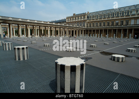 Buren colonne nel cuore del Palais Royal di Parigi, capitale della Francia Foto Stock