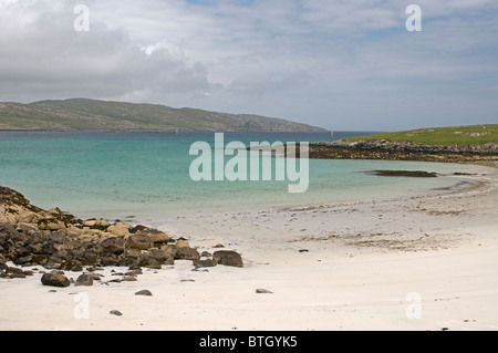 Le dune a Eilean Caragraich, Uidh, Vatersay con vista su Isle of Barra. SCO 6568 Foto Stock