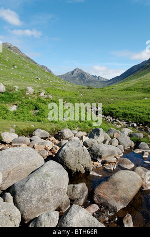 Una bellissima vista di Glen Rosa, Arran, con Cir Mhor alla testa della valle. Foto Stock