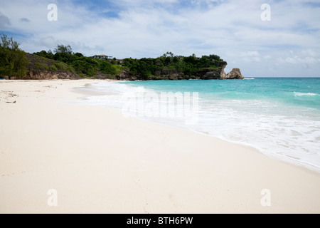 Falli Bay, Barbados, Caraibi, West Indies. Spiaggia isolata con una baia protetta a sud dell'isola. Foto Stock