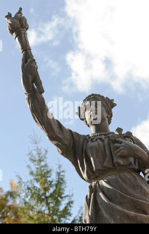 Oggetto contrassegnato per la rimozione definitiva per la donna con una torcia. Fin dalla sua creazione nel 1787 Cimitero Lychakiv Lvov, Ucraina. Foto Stock