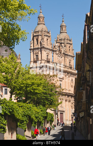 Salamanca, provincia di Salamanca, Spagna. La barocca Iglesia de la Clerecia. La chiesa Clerecia o Pontefical università. Foto Stock