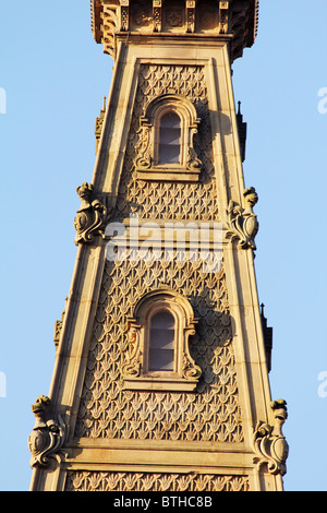 Halifax Town Hall Yorkshire Regno Unito raffigurante ornati in dettaglio sul clock tower progettata da Charles Barry Foto Stock