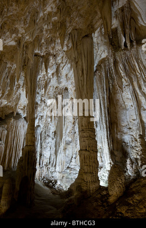 Stalattiti e stalagmiti al parco nazionale di Carlsbad Cavern nel sud del Nuovo Messico, Stati Uniti d'America. Foto Stock