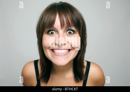 Un grinning donna Foto Stock