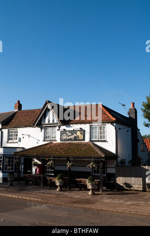 L'ananas pub è una strada pubblica house situato in riva al lago di fine vicino Dorney Berkshire REGNO UNITO Foto Stock