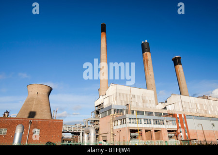 La Ineos raffineria di petrolio a Grangemouth nel Firth of Forth, Scotland, Regno Unito. È in Scozia solo della raffineria di petrolio. Foto Stock