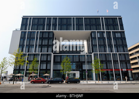 Un moderno edificio di Kaiserkai 1 nella città portuale di Amburgo, Germania Foto Stock