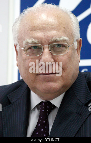 Ex primo ministro russo Viktor Chernomyrdin essendo la Russia di ambasciatore dell'Ucraina circa 2008 Foto Stock