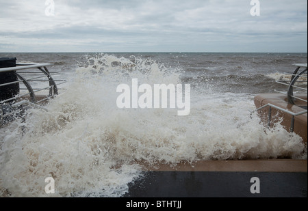 Mare mosso, Blackpool, Lancashire. Foto Stock