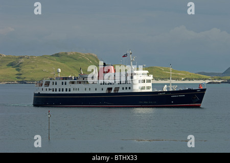 La piccola lussuosa nave da crociera in arrivo in Castlebay Isle of Barra, Ebridi Esterne, Scozia. SCO 6680 Foto Stock