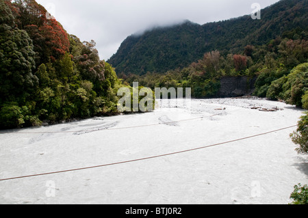 Fiume Waiho,Ranger,boscaiolo, Douglas Ponte Girevole, Douglas via ,Westland National Park Foto Stock