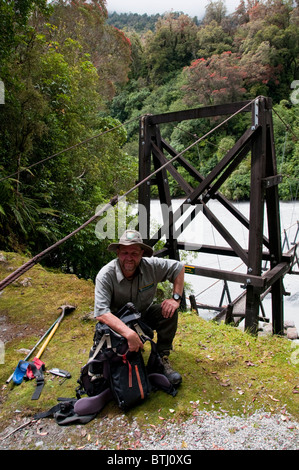 Fiume Waiho,Ranger,boscaiolo, Douglas Ponte Girevole, Douglas via ,Westland National Park Foto Stock