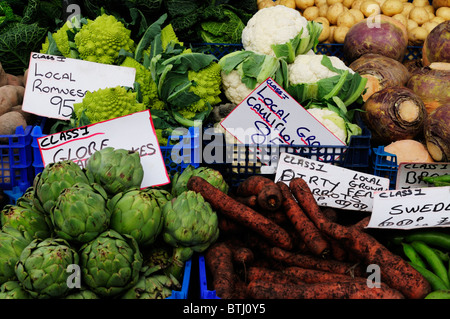 Stallo vegetale sul mercato, Cambridge, Inghilterra, Regno Unito Foto Stock