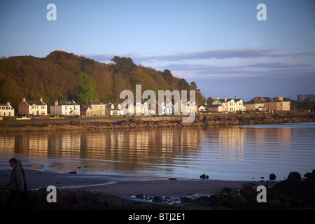 Vedute del lungomare a Millport sull'Isola di Cumbrae, al largo della costa della Largs Ayrshire, Scoltland Foto Stock