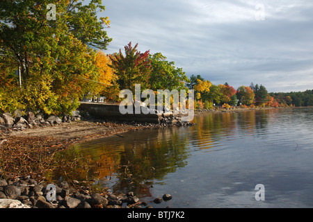 Lago massabesic in auburn, new Hampshire usa durante la collezione autunno mesi Foto Stock