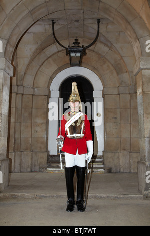 Famiglia britannica della cavalleria (vita delle guardie reggimento), Horse Guards, London, England, Regno Unito Foto Stock