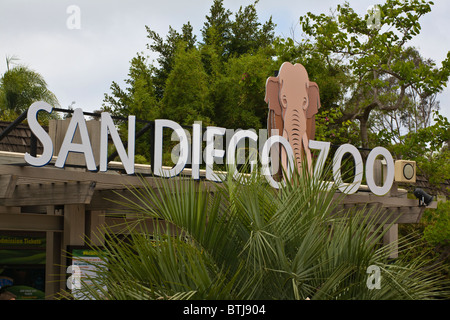 Ingresso anteriore e segno di LO ZOO DI SAN DIEGO - California Foto Stock