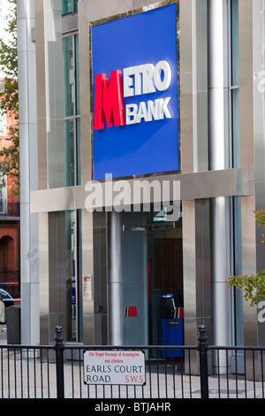 Una filiale della Banca della metropolitana di Earls Court di Londra, Regno Unito. La prima nuova banca per aprire nel Regno Unito in 100 anni. Foto Stock