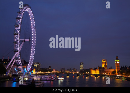London Eye, il Parlamento, il Big Ben e il fiume Tamigi, London, England, Regno Unito Foto Stock