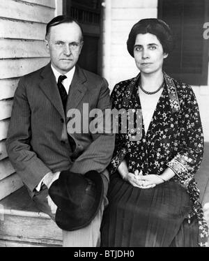 Presidente Calvin Coolidge e la First Lady grazia Coolidge a suo padre's Farm House di Plymouth, Vermont, 1923. La cortesia: CSU Arc Foto Stock