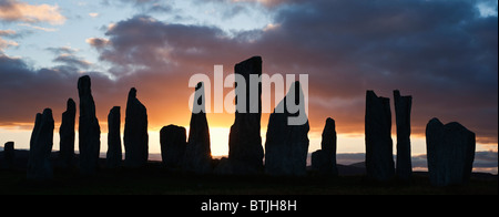 Silhouette di Callanish standing stones, isola di Lewis, Ebridi Esterne, Scozia Foto Stock