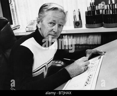 Charles Schultz, (1922-2000), American il disegnatore e creatore della striscia a fumetti Peanuts "', nel suo studio in Santa Rosa, California Foto Stock