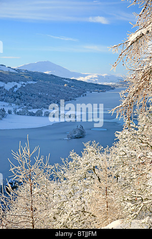 Regno Unito Scozia Tayside Perthshire Queens vista Loch Tummel alla montagna di schiehallion Foto Stock