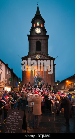 Carol cantando alla Guildhall di Berwick upon Tweed, la città più settentrionale d'Inghilterra, Northumberland, Inghilterra, Regno Unito Foto Stock