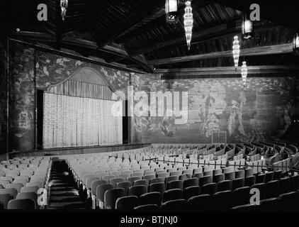 Teatri e Cinema, la Paramount Theatre, interno, costruito nel 1926, Sunrise Avenue & North County Road, Palm Beach, Florida, circa 1970s. Foto Stock