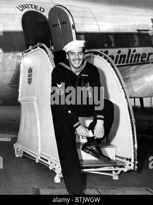 Attore americano e la costa Guardsman Victor Mature, c. 1943. Foto Stock