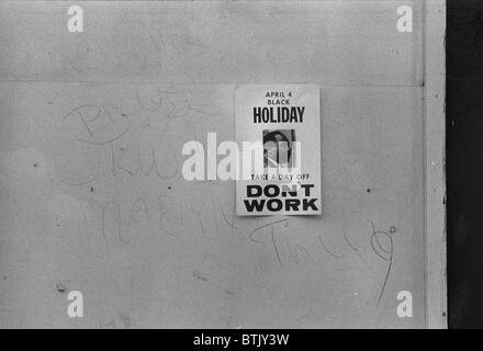 Firmare la promozione di una vacanza per onorare l'anniversario dell'assassinio di Martin Luther King Jr., su un negozio su H Street, si legge: "non lavoro", Washington DC, fotografia di Marion S. Trikosko, 3 aprile 1969. Foto Stock