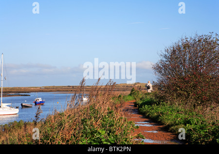 Modo Peddars e Norfolk Coast Path da Overy Creek a Burnham Overy, Norfolk, Inghilterra, Regno Unito. Foto Stock