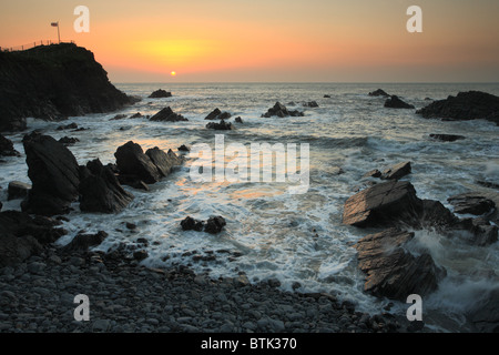 Tramonto su rocce a Hartland Quay, North Devon, Inghilterra, Regno Unito Foto Stock