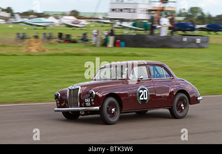 1955 mg Magnette ZA con autista Bruce Chapman. St Mary's Trophy gara al 2010 Goodwood, Sussex, Inghilterra, Regno Unito. Foto Stock