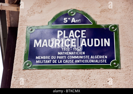 Strada parigina segno per posizionare Maurice Audin chiamato per algerino matematico comunista & militante in anti causa coloniale Foto Stock