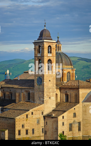 Urbino Italia palazzo ducale cupola le marche collina italiano Foto Stock