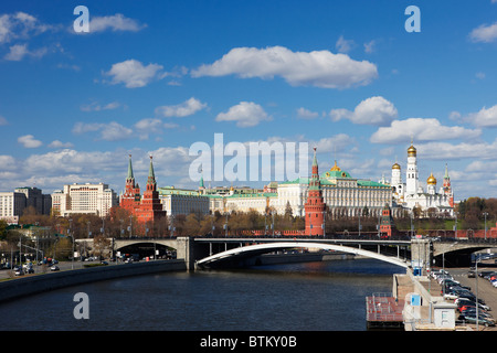 Il fiume Moskva e il Cremlino. Mosca, Russia. Foto Stock