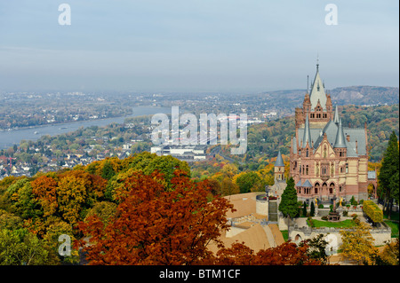 Drachenburg in autunno Foto Stock