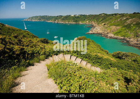 Una passeggiata lungo le scogliere di Guernsey Foto Stock