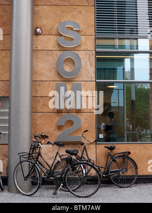 Ingresso alla costruzione di ufficio SOM2 al moderno quartiere degli affari a Amsterdam Zuid nei Paesi Bassi Foto Stock