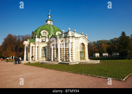 La Grotta pavilion di Kuskovo Estate Lubyanka Mosca, Russia. Kuskovo Estate Lubyanka è un ex residenza del Conte Sheremetev (ora un museo). Foto Stock