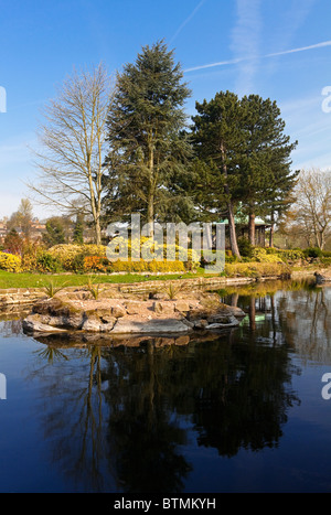 Belper Giardini fluviale sul fiume Derwent a Belper Derbyshire England Regno Unito parte dei mulini della valle del Derwent Sito Patrimonio Mondiale Foto Stock