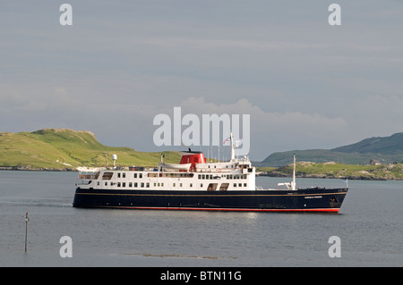 La piccola lussuosa nave da crociera in arrivo in Castlebay Isle of Barra, Ebridi Esterne, Scozia. SCO 6613 Foto Stock