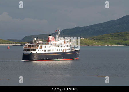 La piccola lussuosa nave da crociera in arrivo in Castlebay Isle of Barra, Ebridi Esterne, Scozia. SCO 6614 Foto Stock