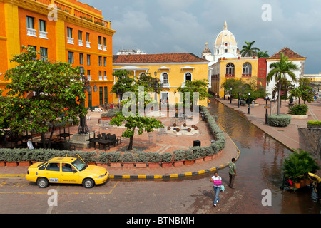 Una foto di coloratissimi Cartagena, Colombia, presi dalle vecchie mura Foto Stock
