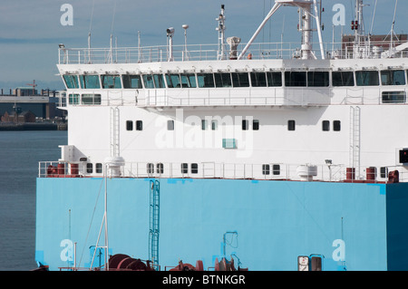 Contenitore di carico nave ormeggiata a Belfast dock Foto Stock