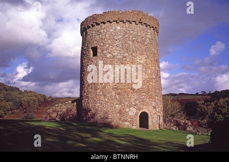 Orchardton torre difensiva una casa rotonda o pele (scorza) torre costruita intorno al 1460 da John Cairns, Dumfires e Galloway, Scozia Foto Stock