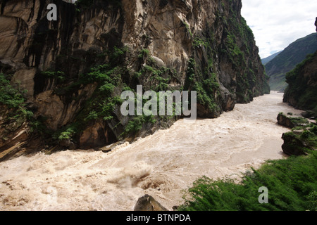 Tiger saltando Gorge, Cina Foto Stock